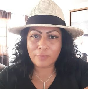 Meet your Posher, Connie